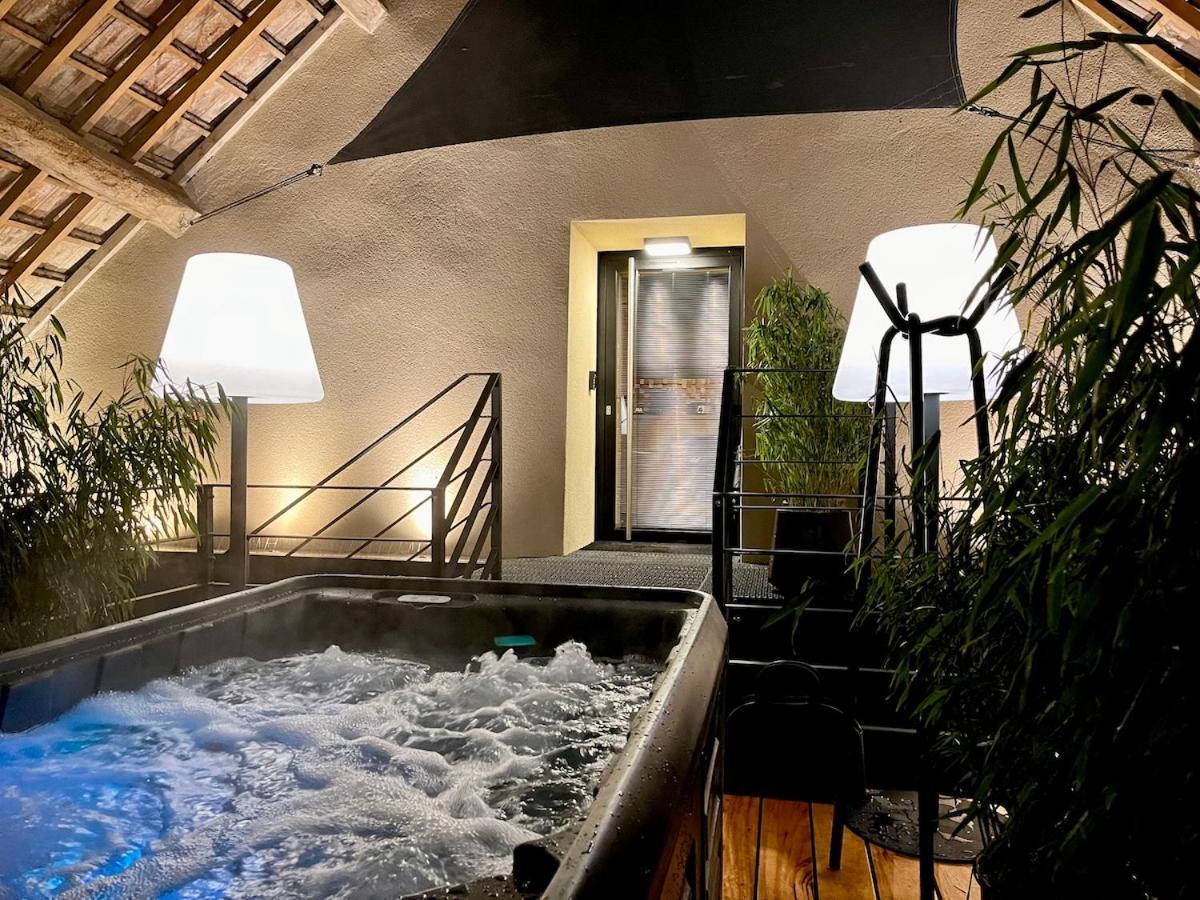 Le Studio Des Pres Verts Suite Design Avec Jacuzzi Privatif Jouey Exteriér fotografie
